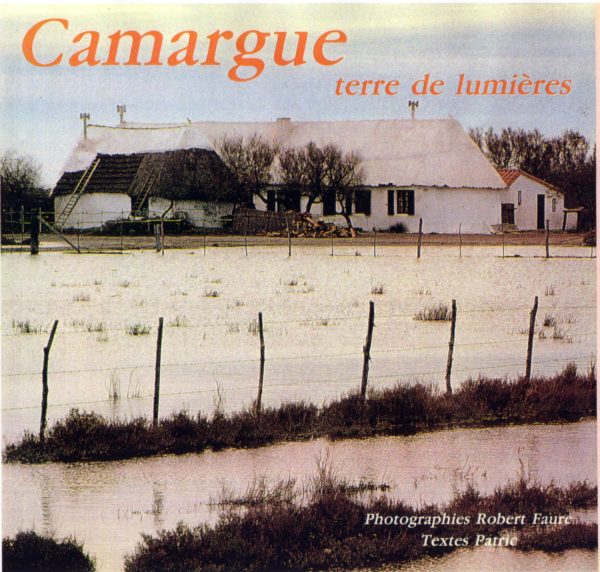 Couverture du livre Camargue terre de lumières